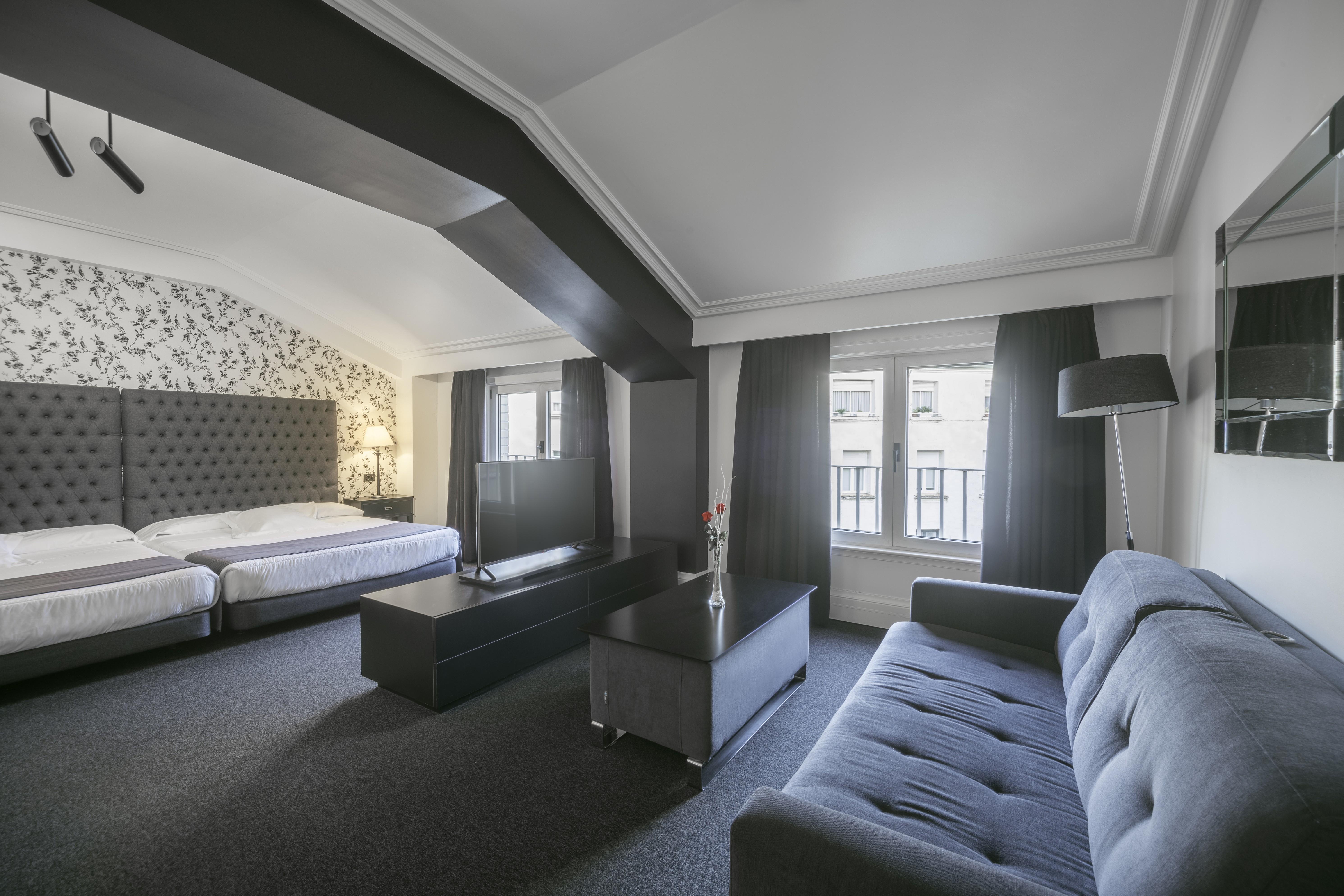Hotel Lopez De Haro Bilbao Exterior foto Suite
