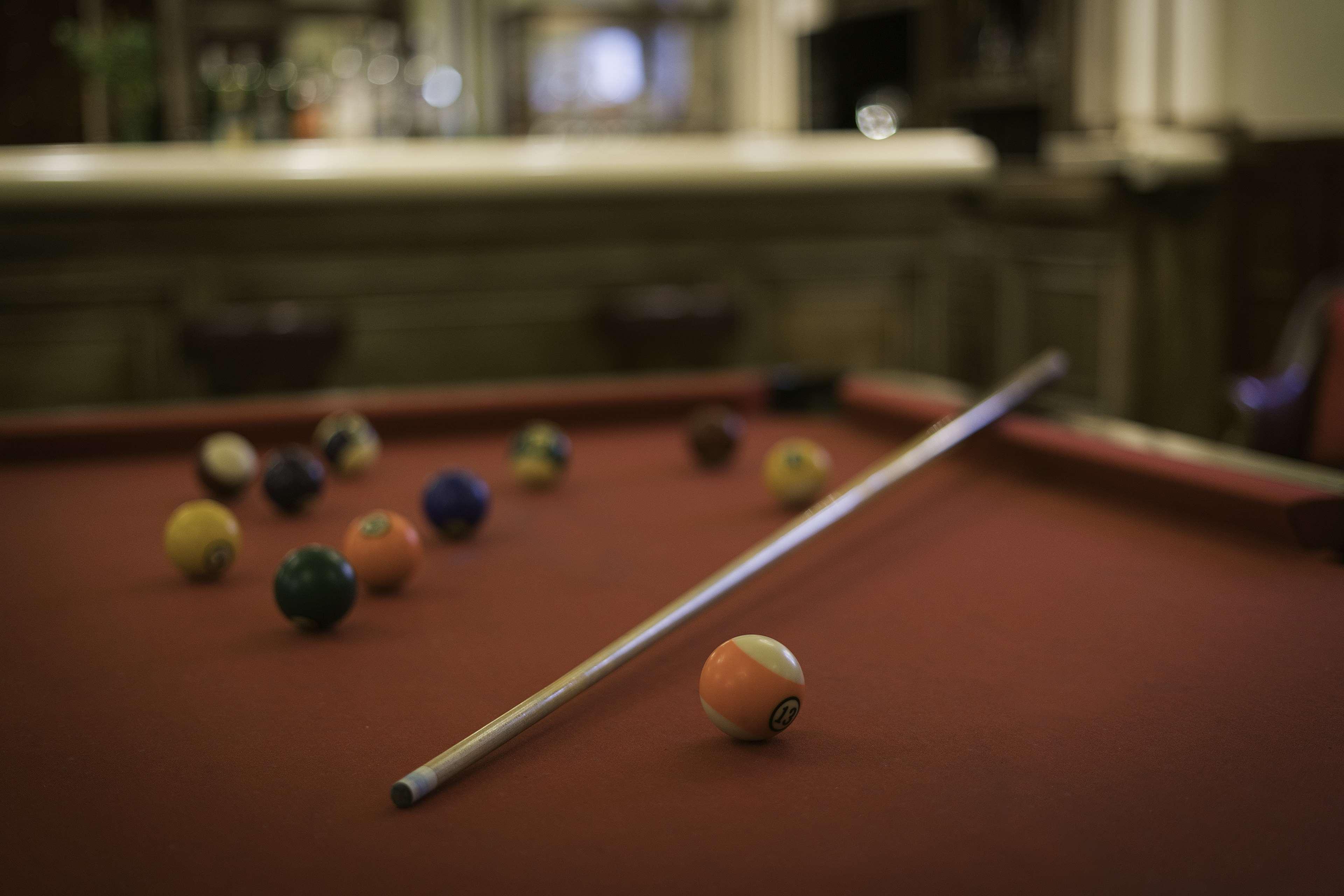 Hotel Lopez De Haro Bilbao Exterior foto Pool table