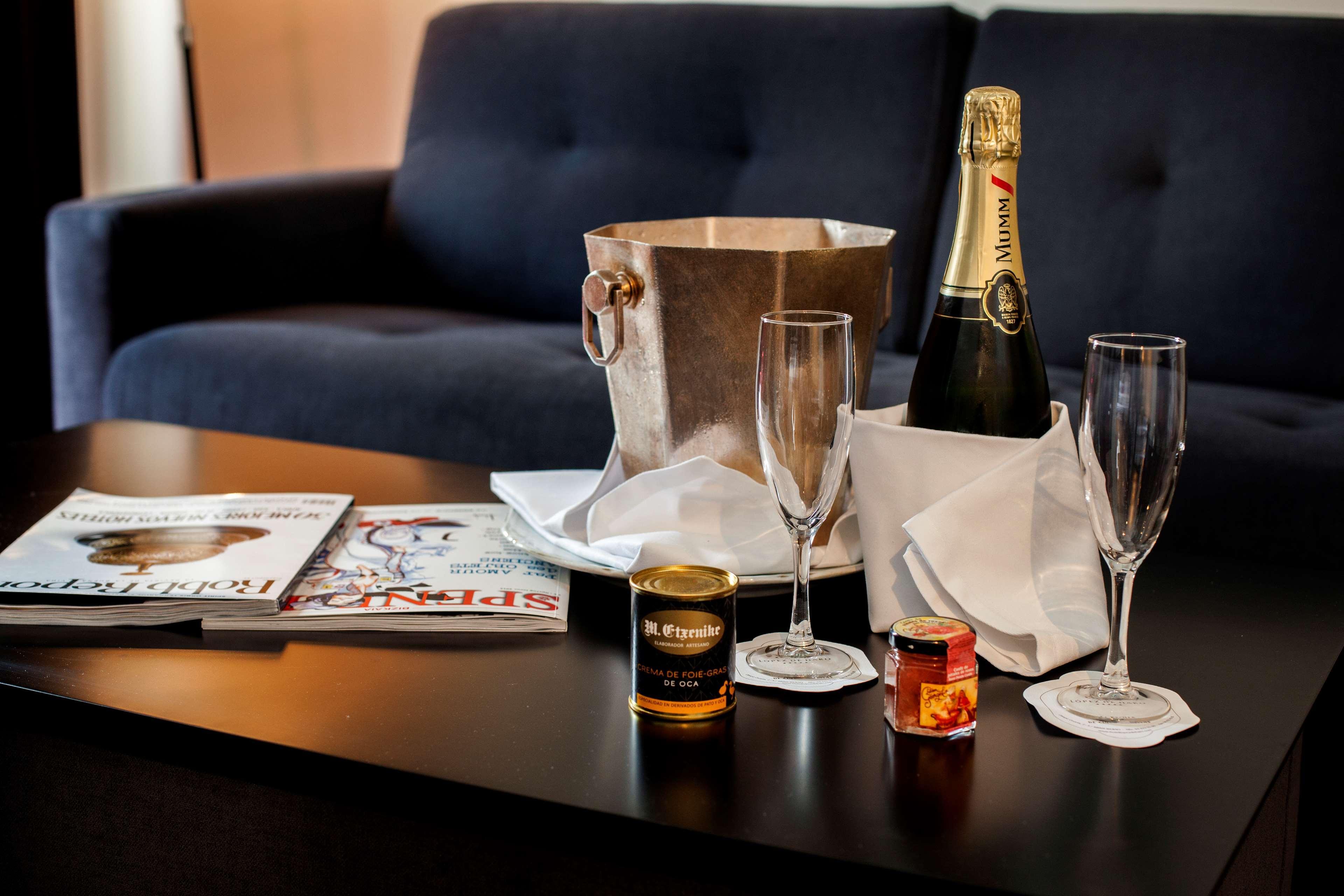 Hotel Lopez De Haro Bilbao Exterior foto Champagne and honey