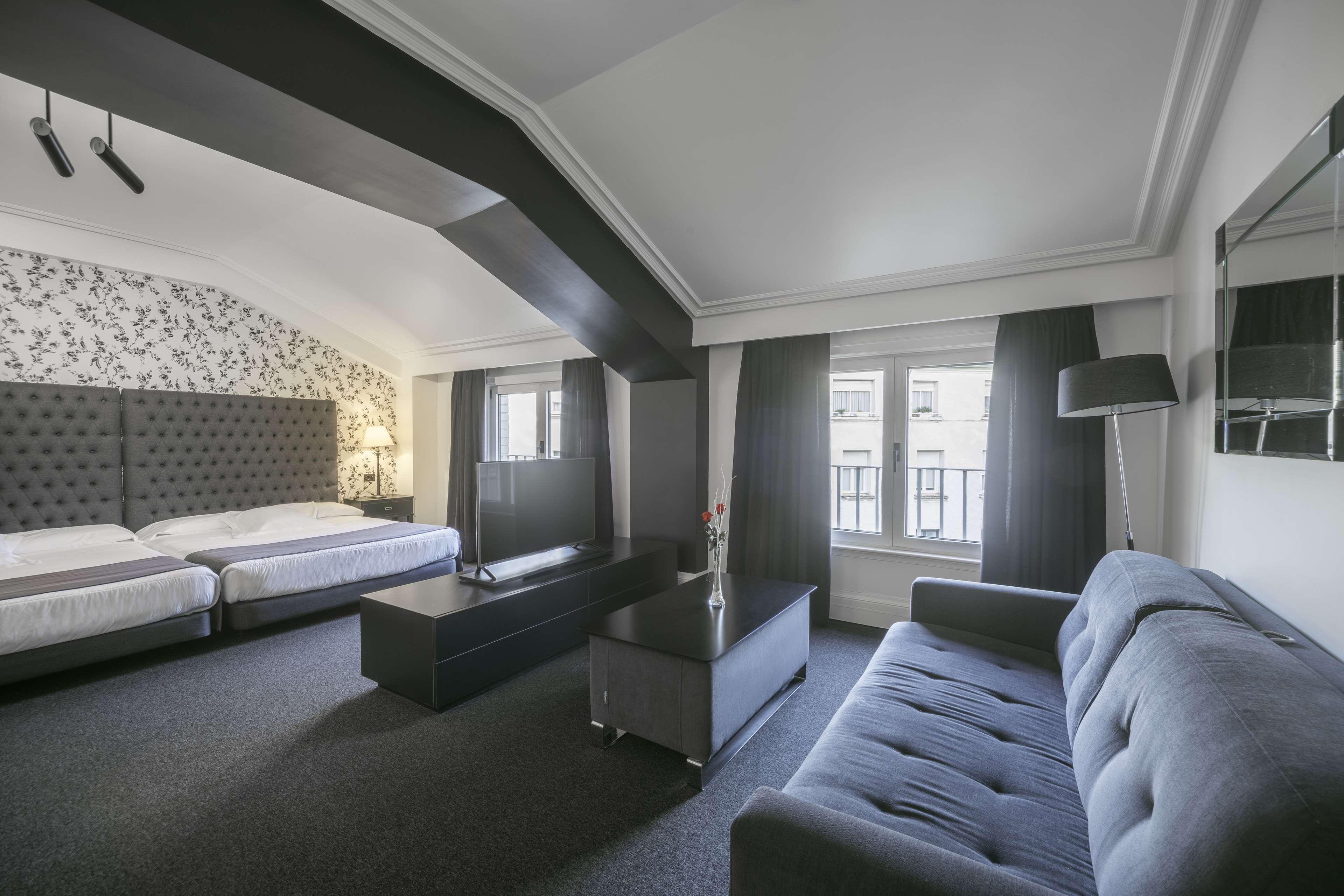 Hotel Lopez De Haro Bilbao Exterior foto Suite