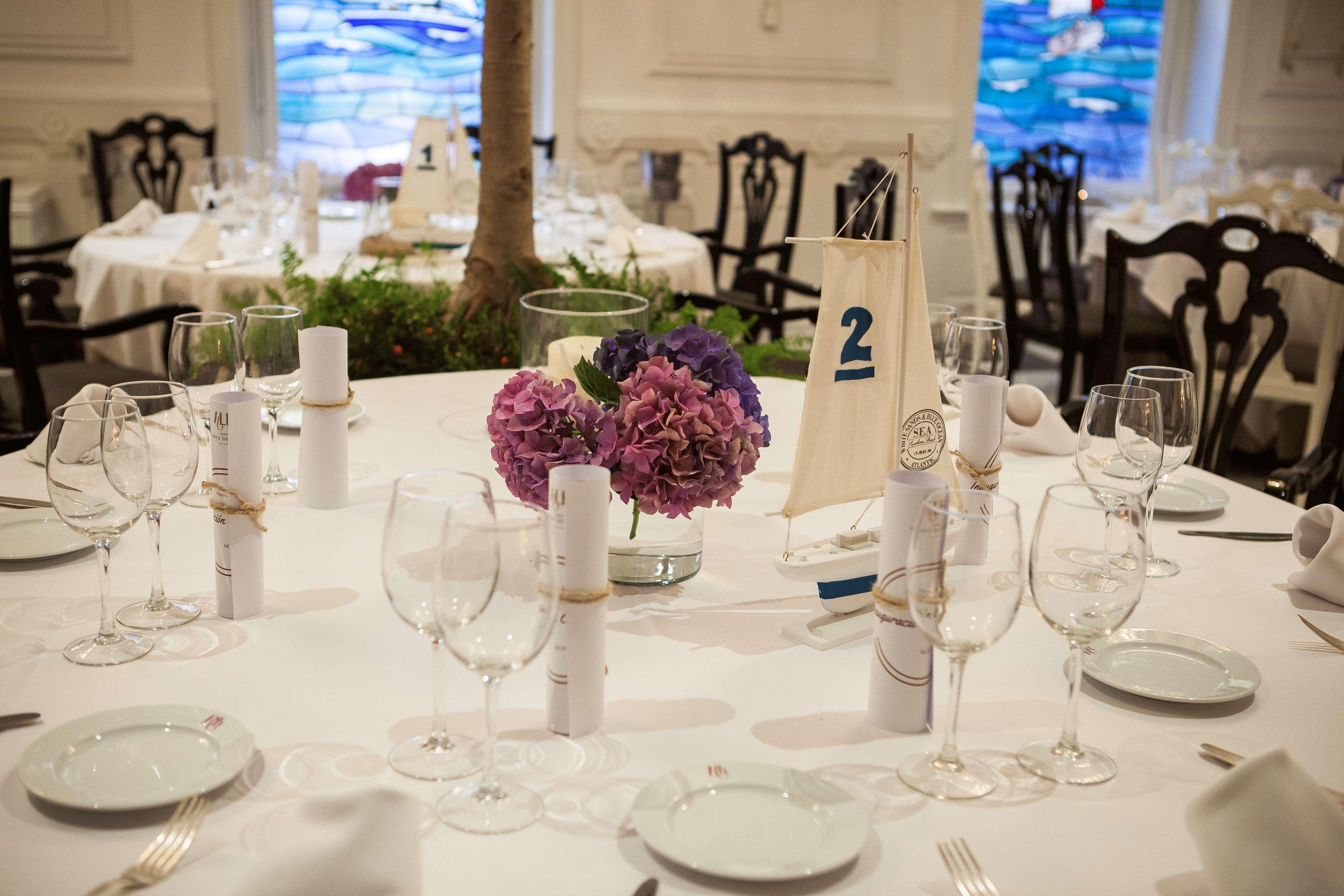 Hotel Lopez De Haro Bilbao Exterior foto A table at a wedding reception