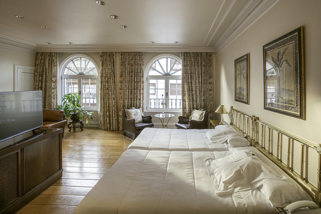Hotel Lopez De Haro Bilbao Exterior foto A suite at the hotel