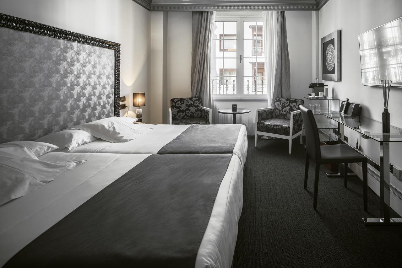 Hotel Lopez De Haro Bilbao Exterior foto A room at Hotel Palace Madrid